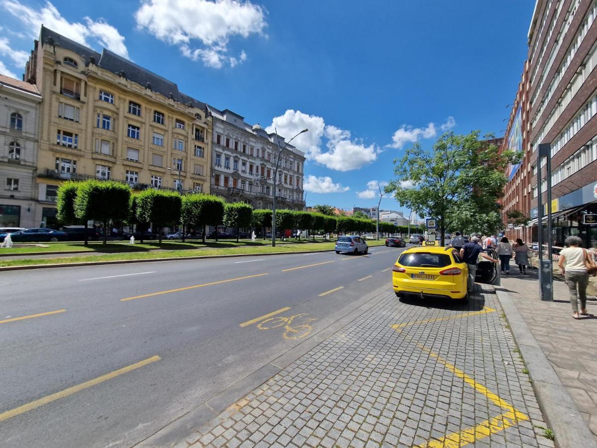 Central Point Βουδαπέστη Εξωτερικό φωτογραφία